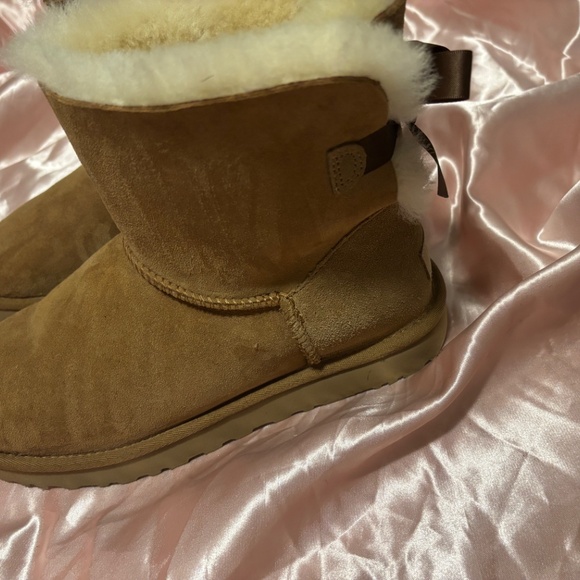 Ugg Mini Bailey Bow Boots - Picture 3 of 10